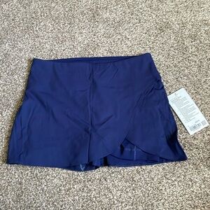Lululemon high rise wrap tennis skirt size 8 in night sky